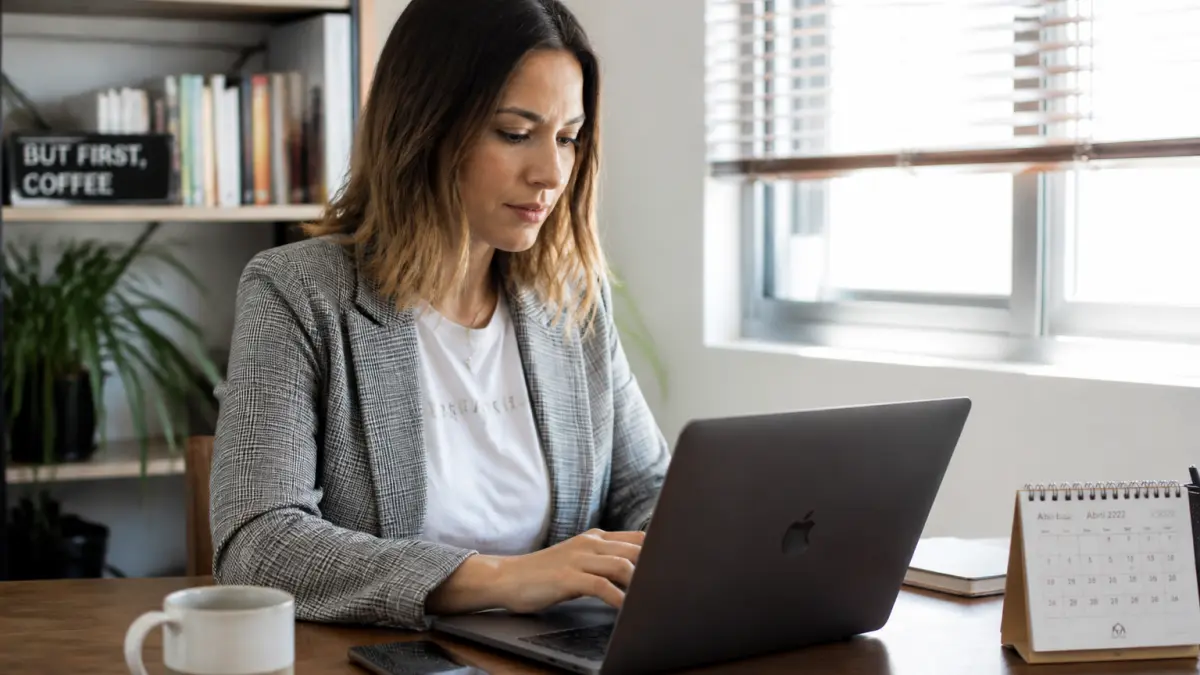 Community manager freelance : combien gagner et quel statut choisir ?